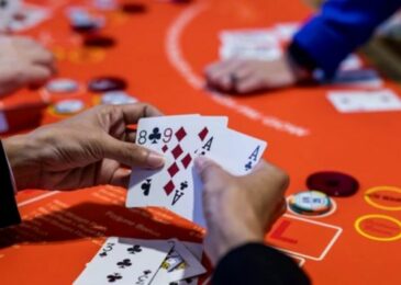 Làm giàu từ Poker